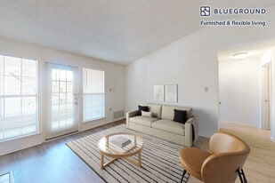 13116 Autumn Woods Way in Fairfax, VA - Building Photo