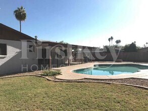 4924 S Hazelton Ln in Tempe, AZ - Foto de edificio - Building Photo