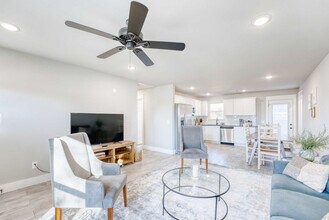 214 NW L St in Bentonville, AR - Building Photo - Building Photo