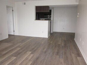 10200 Gandy Blvd N in St. Petersburg, FL - Building Photo - Building Photo