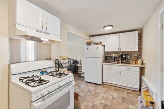 9 Neillian St in Bedford, MA - Building Photo - Building Photo