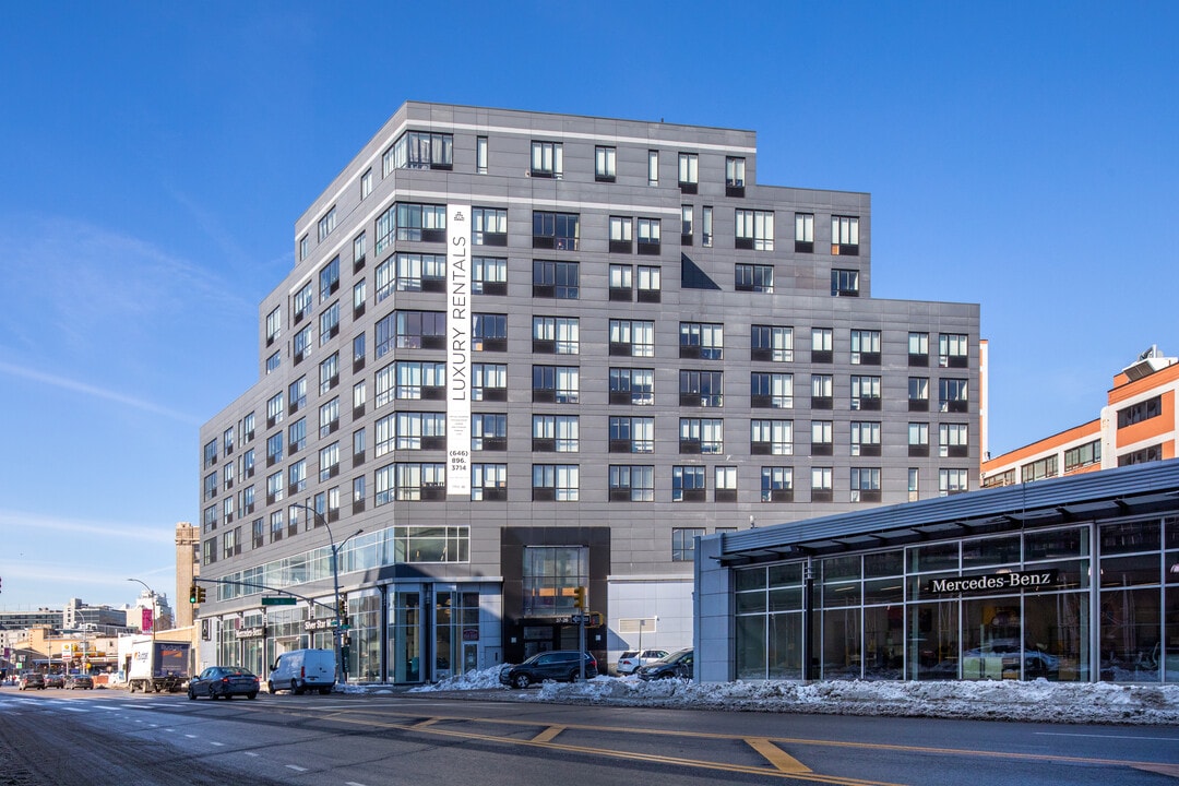 The Silver Star in Long Island City, NY - Building Photo
