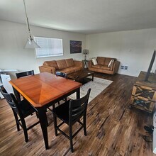 180 2nd St, Unit B in Cathlamet, WA - Building Photo - Building Photo