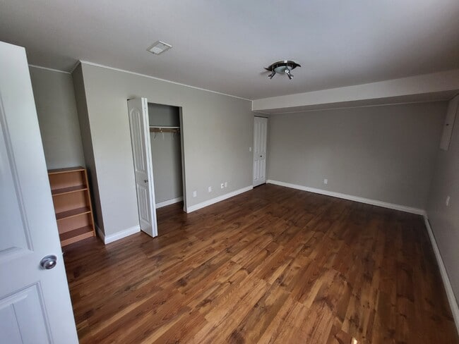 290 Montgomery St in Coquitlam, BC - Building Photo - Building Photo