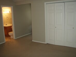 1374 S College Mall Rd, Unit Gentry Quarters in Bloomington, IN - Foto de edificio - Building Photo