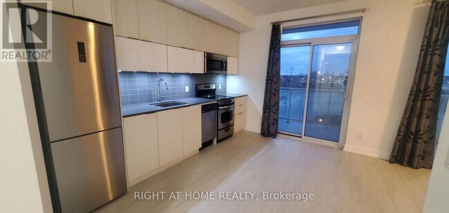 56 Annie Craig Dr in Toronto, ON - Building Photo - Building Photo