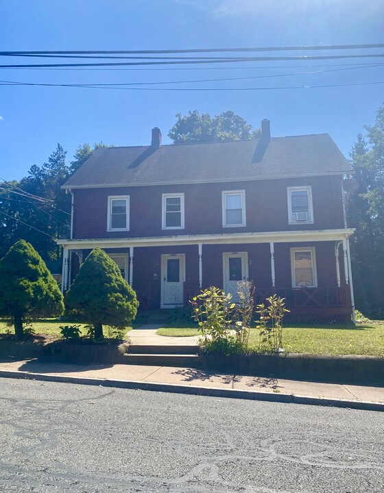 110 Walnut St in Manchester, CT - Building Photo