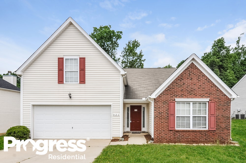 826 Red Oak Tree Dr in Fuquay Varina, NC - Building Photo