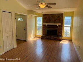 114 Carmelite Ave NW in Palm Bay, FL - Foto de edificio - Building Photo