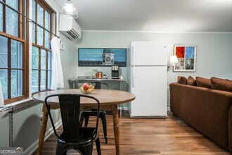 290.5 Milledge Cir in Athens, GA - Building Photo - Building Photo