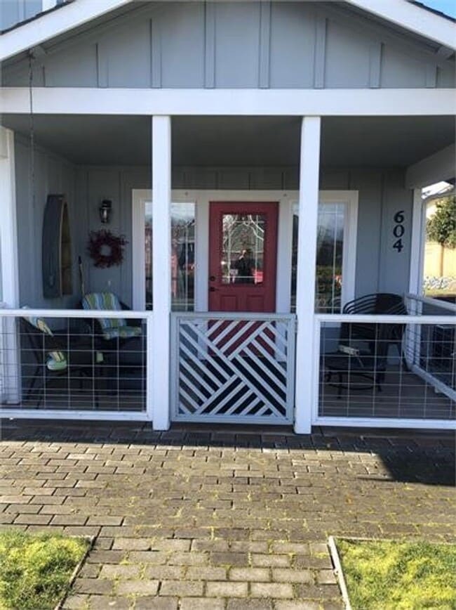 604 Glenwood Ct NW in Coupeville, WA - Building Photo - Building Photo