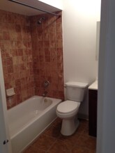 2408 Cherry Hill Dr, Unit 2408 in Arlington, NY - Building Photo - Building Photo