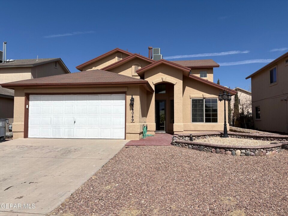 14049 Tierra Delfin Dr in El Paso, TX - Building Photo