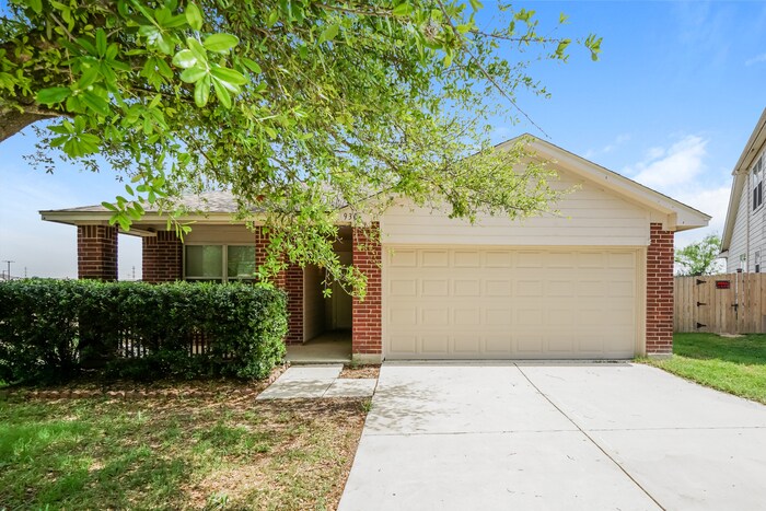 930 Amber Knoll in San Antonio, TX - Building Photo