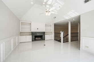 207 Victoria Way in Friendswood, TX - Foto de edificio - Building Photo