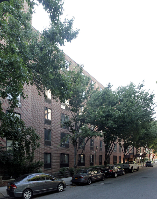 Weinberg Apartments in Bronx, NY - Foto de edificio - Building Photo