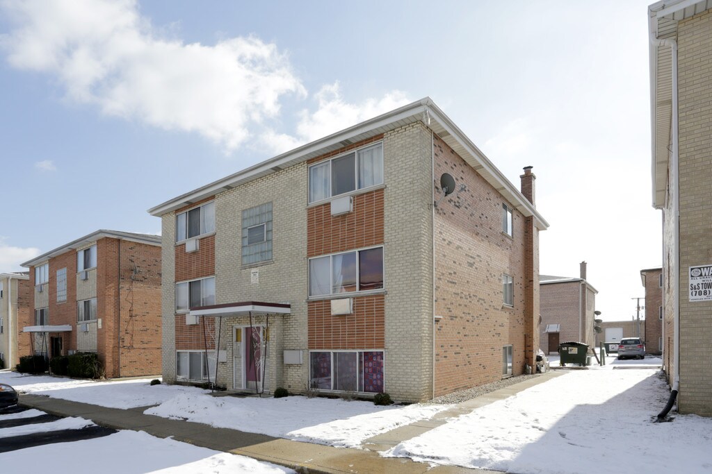 9215 Sally Ln Apartments Schiller Park, IL Apartments For Rent