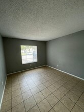 403 Banana Cay Dr in South Daytona, FL - Building Photo - Building Photo