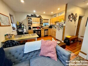 24 Grovenor Rd, Unit 3 in Boston, MA - Foto de edificio - Building Photo