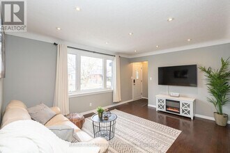 4 Sunning Hill Ave in Hamilton, ON - Building Photo - Building Photo
