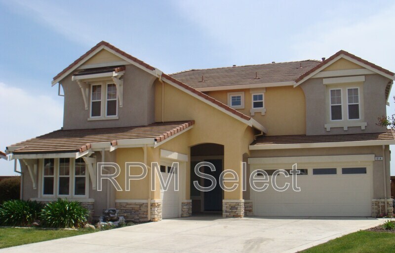 814 Oakmont Ct in Brentwood, CA - Building Photo