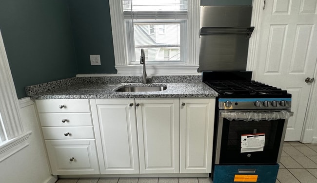 22 Federal Ave, Unit 1 in Quincy, MA - Building Photo - Building Photo
