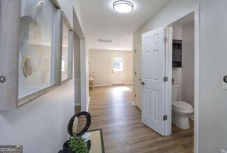 833 Oakview Trce in Atlanta, GA - Building Photo - Building Photo