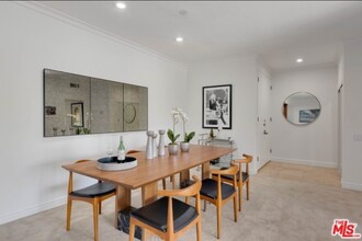 612 S Barrington Ave, Unit 416 in Los Angeles, CA - Building Photo - Building Photo