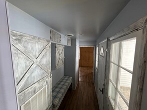 102 S Main St in Harrisville, PA - Foto de edificio - Building Photo