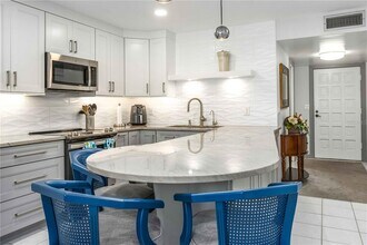 105 Island Way in Clearwater, FL - Foto de edificio - Building Photo