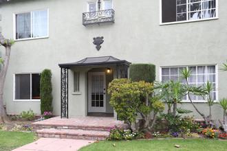 227 S Gale Dr in Beverly Hills, CA - Building Photo - Building Photo