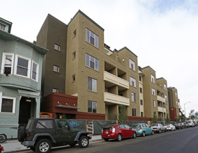 Cathedral Gardens in Oakland, CA - Foto de edificio - Building Photo