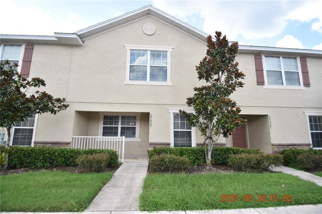 27525 Desert Willow Way in Wesley Chapel, FL - Building Photo