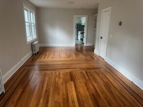 267 Schenck Ave-Unit -Apt# Left in Great Neck, NY - Building Photo - Building Photo