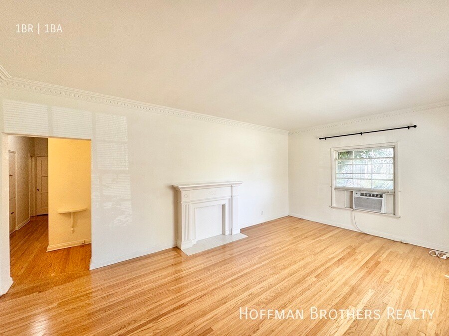 107 N Harper Ave in Los Angeles, CA - Building Photo