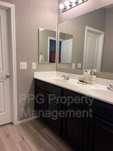 15752 W Desert Hills Dr in Surprise, AZ - Building Photo - Building Photo