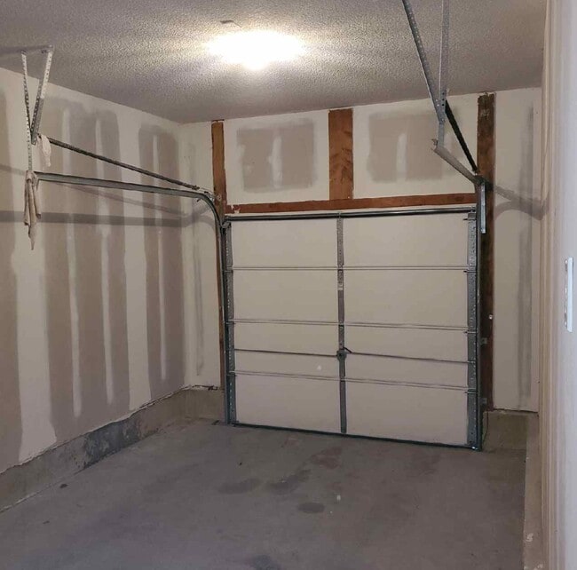 property at 425d Hawthorne Blvd
