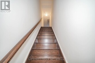 320 John St. in Markham, ON - Building Photo - Building Photo