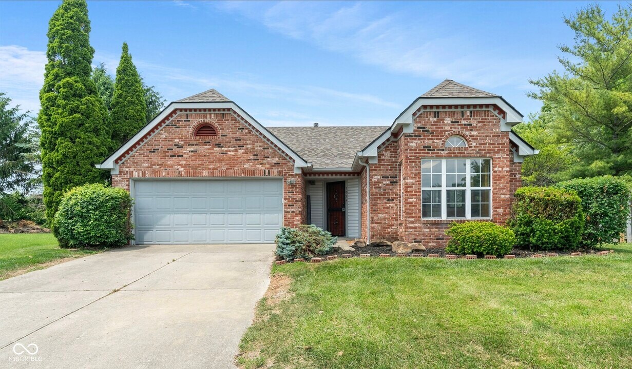 7024 Ringtail Ct in Indianapolis, IN - Foto de edificio