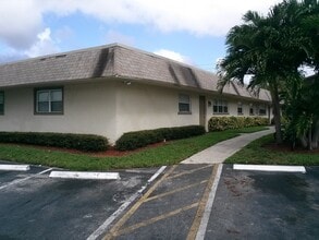 1st month $995 & SD $995 w/ approved credit in Pompano Beach, FL - Building Photo - Building Photo