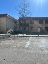 15 Granada Crescent in White Plains, NY - Building Photo - Building Photo