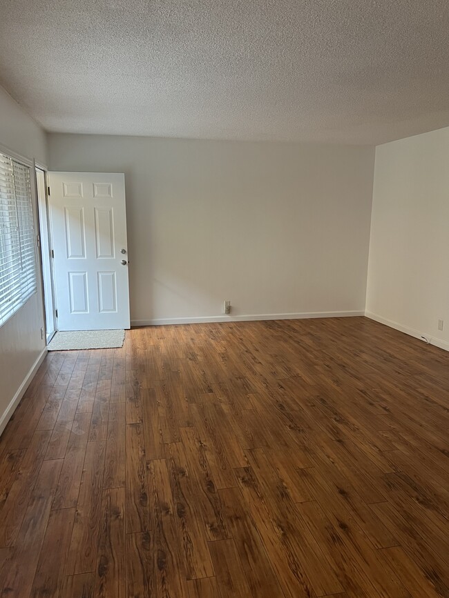 property at 1325 E 7th St
