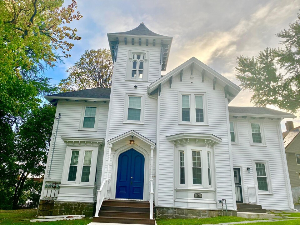 26 Courtland St in Middletown, NY - Building Photo