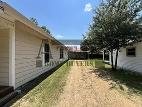 213 W Market St in Mabank, TX - Building Photo - Building Photo