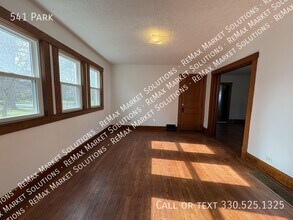 497 Middlebury Rd in Kent, OH - Building Photo - Building Photo