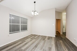 6841 Prairie Hill Rd N in Fort Worth, TX - Foto de edificio - Building Photo