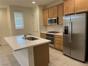11747 Emerald Lk Ave in Las Vegas, NV - Foto de edificio - Building Photo