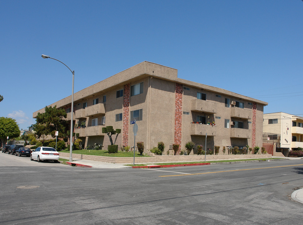 400 N Serrano Ave in Los Angeles, CA - Building Photo