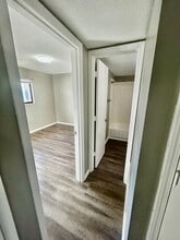 Glen Oaks in Kansas City, KS - Building Photo - Building Photo