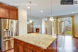 10495 Sheridan Cres NE in Redmond, WA - Building Photo - Building Photo